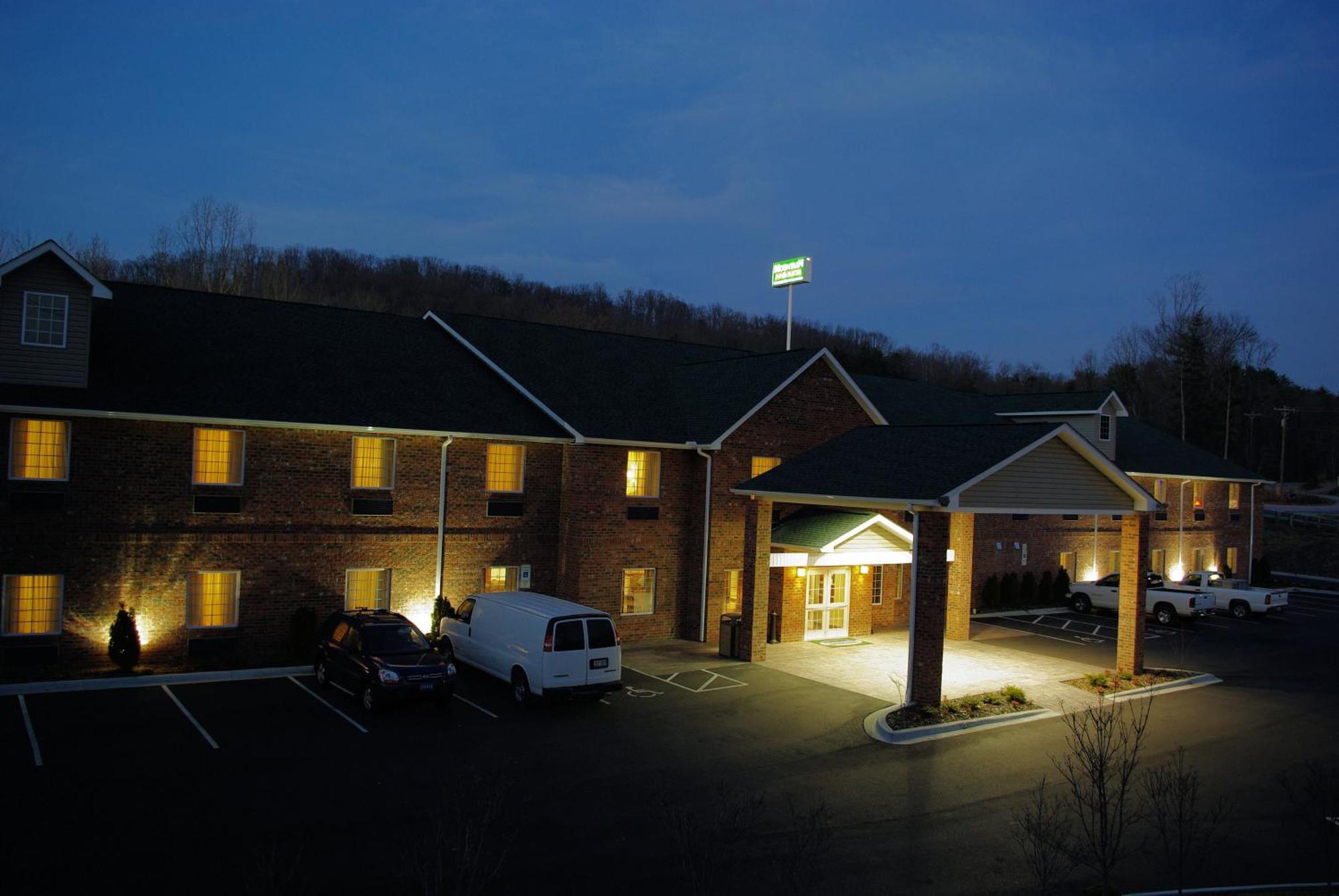 Mountain Inn & Suites Airport - Hendersonville Exterior foto